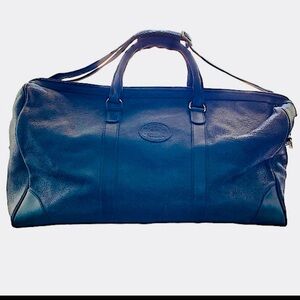 ROOTS Black Travel Large Bag Size h 15.5’ X W 22.5’ X D 11’ APPROX MEASUREMENT